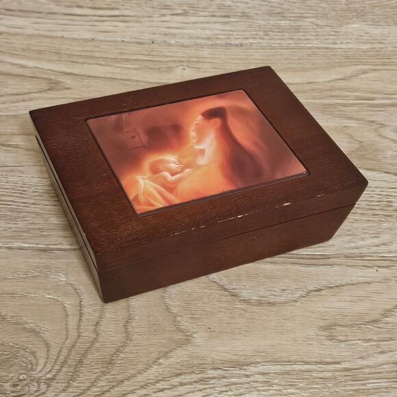 HALLMARK Brown Wooden Prayer Jewelry Box Mother & Child on Top signed M. Kesler - Picture 2 of 9